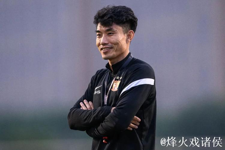 郑智接掌青岛西海岸足球俱乐部一线队主教练一职